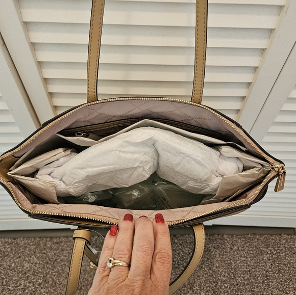 Michael Kors Tan Tote Bag Never Used...Brand New - Picture 4 of 4